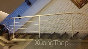 lan can thép gai và thép bản.