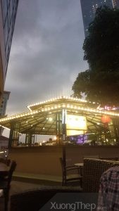 thi công mái thép cho quán cafe đẹp.