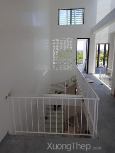 thi-cong-lan-can-cau-thang-thep-tron-tai-nghe-an-1