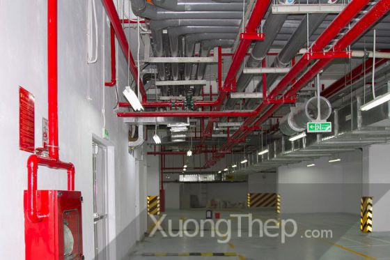 Khi có đám cháy, khói phát sinh, bộ phận cảm ứng nhiệt độ sẽ phân tích và chuyển thông tin về trung tâm điều khiển