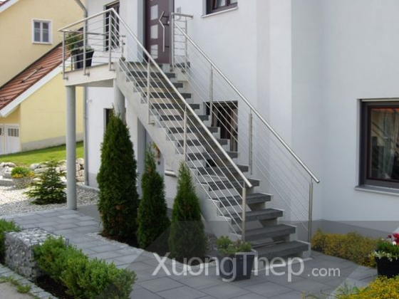 mẫu thiết kế cầu thang sắt ngoài trời