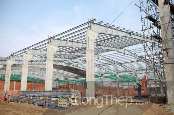 Để đảm bảo tính an toàn cũng như chất lượng của công trình, quy trình lắp dựng nhà xưởng công nghiệp phải được thực hiện theo đúng trình tự